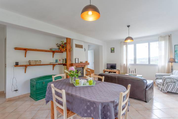 Maison Camille - Gemütliches Ferienhaus 10 Min von Lourdes, Terrasse, Kamin, privater Parkplatz in Artigues (Hautes-Pyrénées), Hautes-Pyrénées