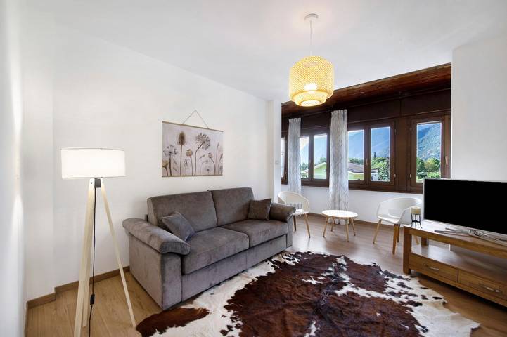 Appartement entier, Appartement "Chez Sabrina" avec vue sur montagne et terrasse privée in Fabbrica (Chamdepraz), Comune di Champdepraz