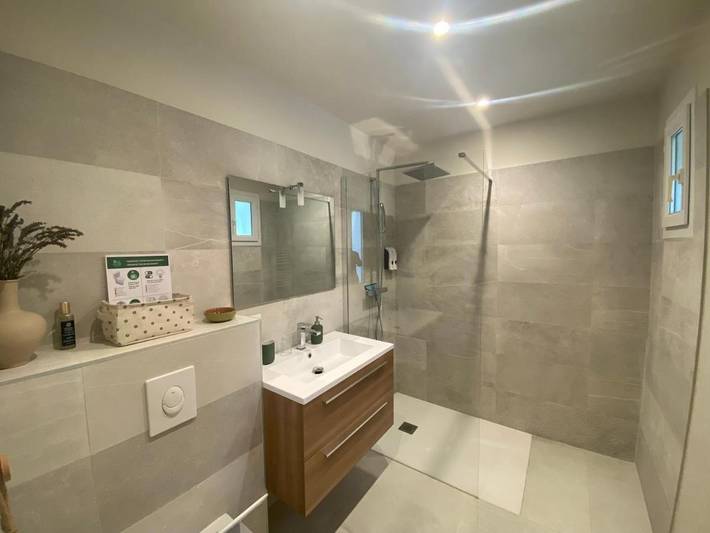 Gîte pour 2 personnes, avec jardin et sauna ainsi que piscine et vue à Saint-Marc-Jaumegarde - 2