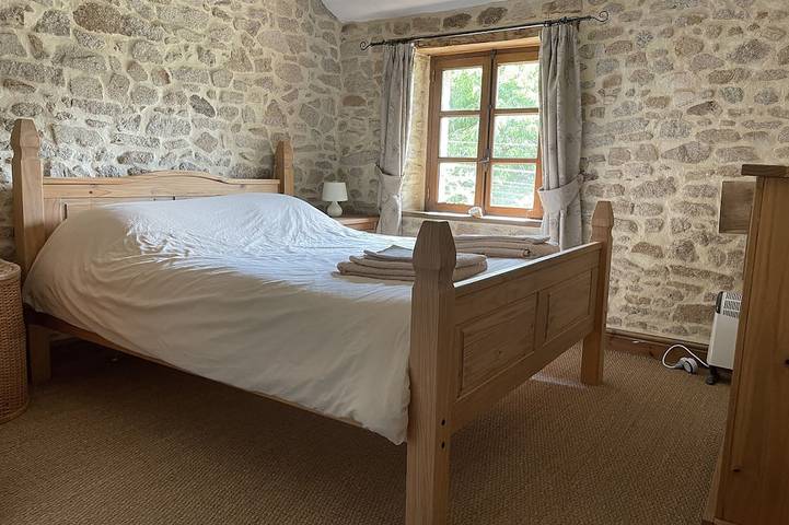 Location de vacances pour 8 personnes, avec jacuzzi ainsi que terrasse et jardin, animaux acceptés à La Chapelle-Montbrandeix - 2