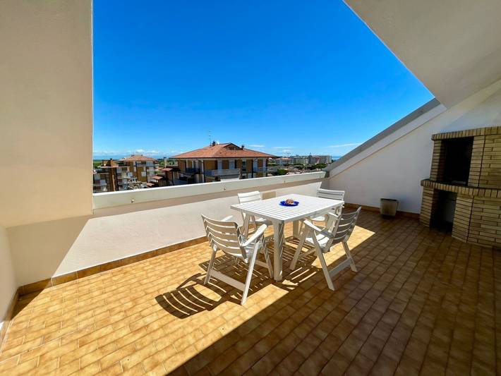 Ganze Wohnung, Traumhafte Wohnung mit Terrasse und Meerblick in Porto Santa Margherita, Caorle