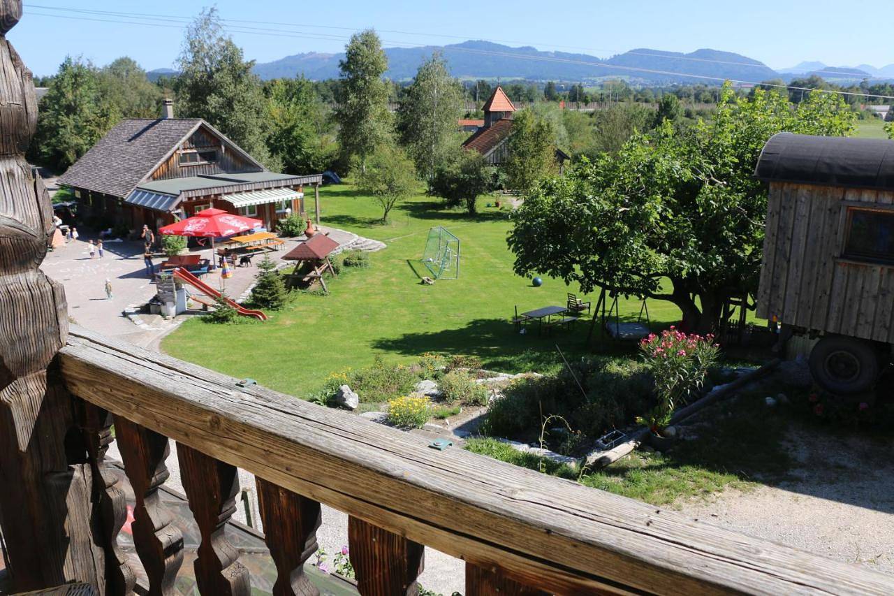 Ganze Ferienwohnung, Single Room with Shared Bathroom in Seekirchen am Wallersee, Bezirk Salzburg-Umgebung