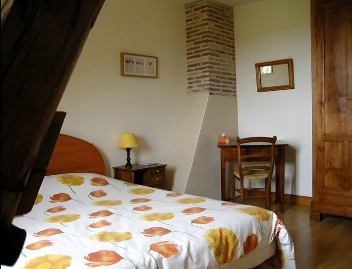Coquelicot Guest Room with Shared Terrace, Wi-Fi, and Air Conditioning in Maraye-en-Othe, Aube