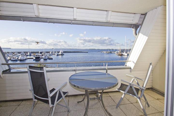 Apartamento entero, Hafennahe Ferienwohnung mit Balkon und Meerblick - Hafenhäuser Wiek 07 in Wiek, Rügen