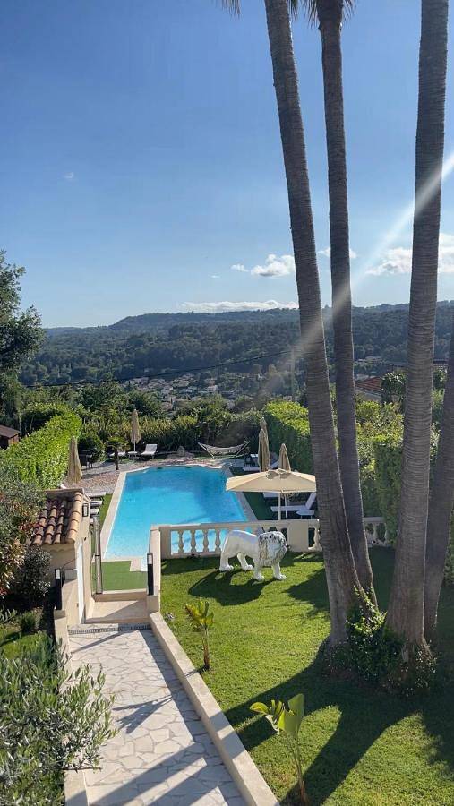 Hotel para 4 personas, con jacuzzi además de jardín y piscina - 1