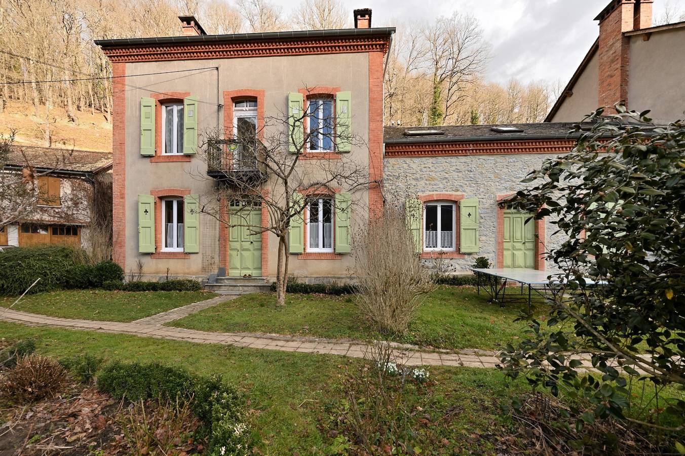 Gîte Decauville – "En el jardín florido" in Bonac-Irazein, Parque Natural Regional de los Pirineos de Ariège