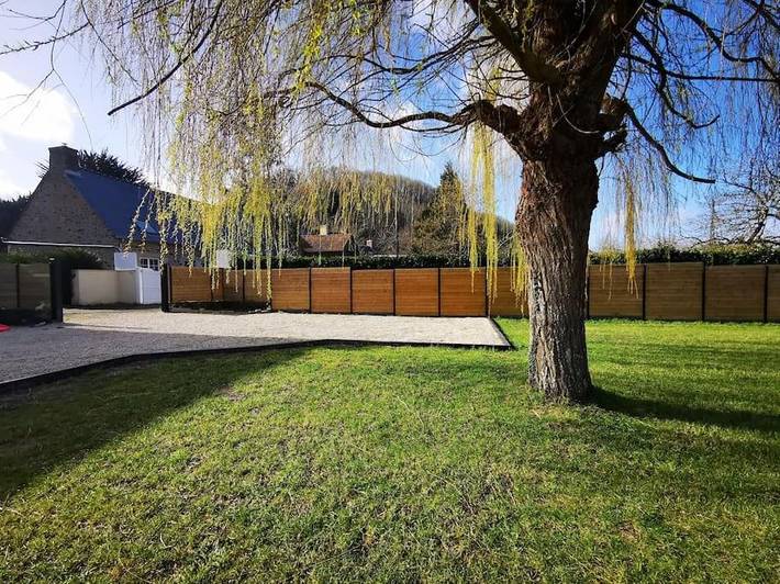 Location de vacances pour 2 personnes, avec vue ainsi que terrasse et jardin à Saint-Marcan - 2