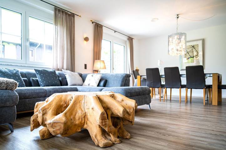 Ferienwohnung für 8 Personen, mit Balkon und Terrasse sowie Garten und Ausblick in Garmisch-Partenkirchen
