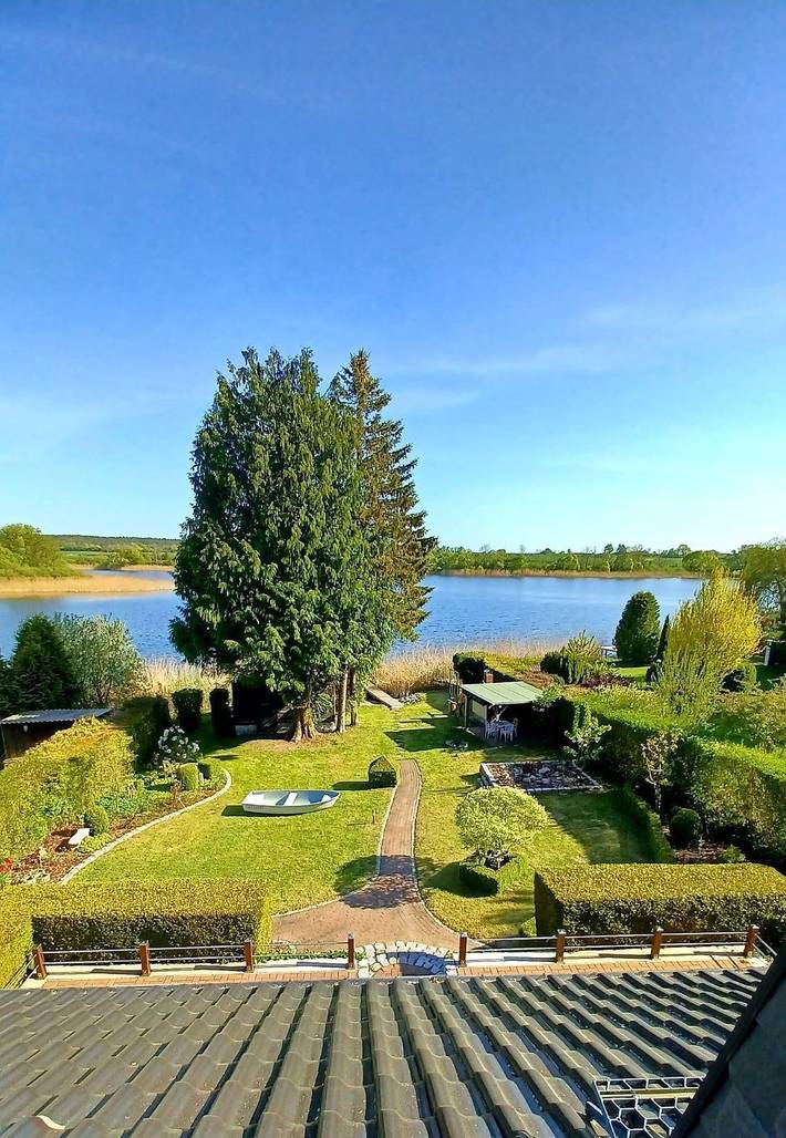 Ferienhaus für 6 Personen, mit Terrasse und Garten sowie Seeblick in Mecklenburgische Seenplatte