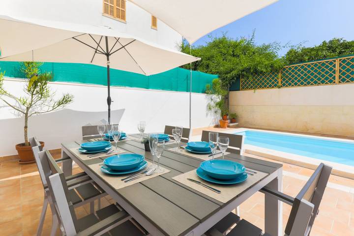 Villa für 8 Personen, mit Pool und Garten sowie Balkon in Cas Concos