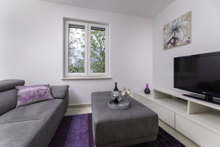 Ganze Wohnung, Ferienwohnung Seafront Maris - 4 in Soline, Krk