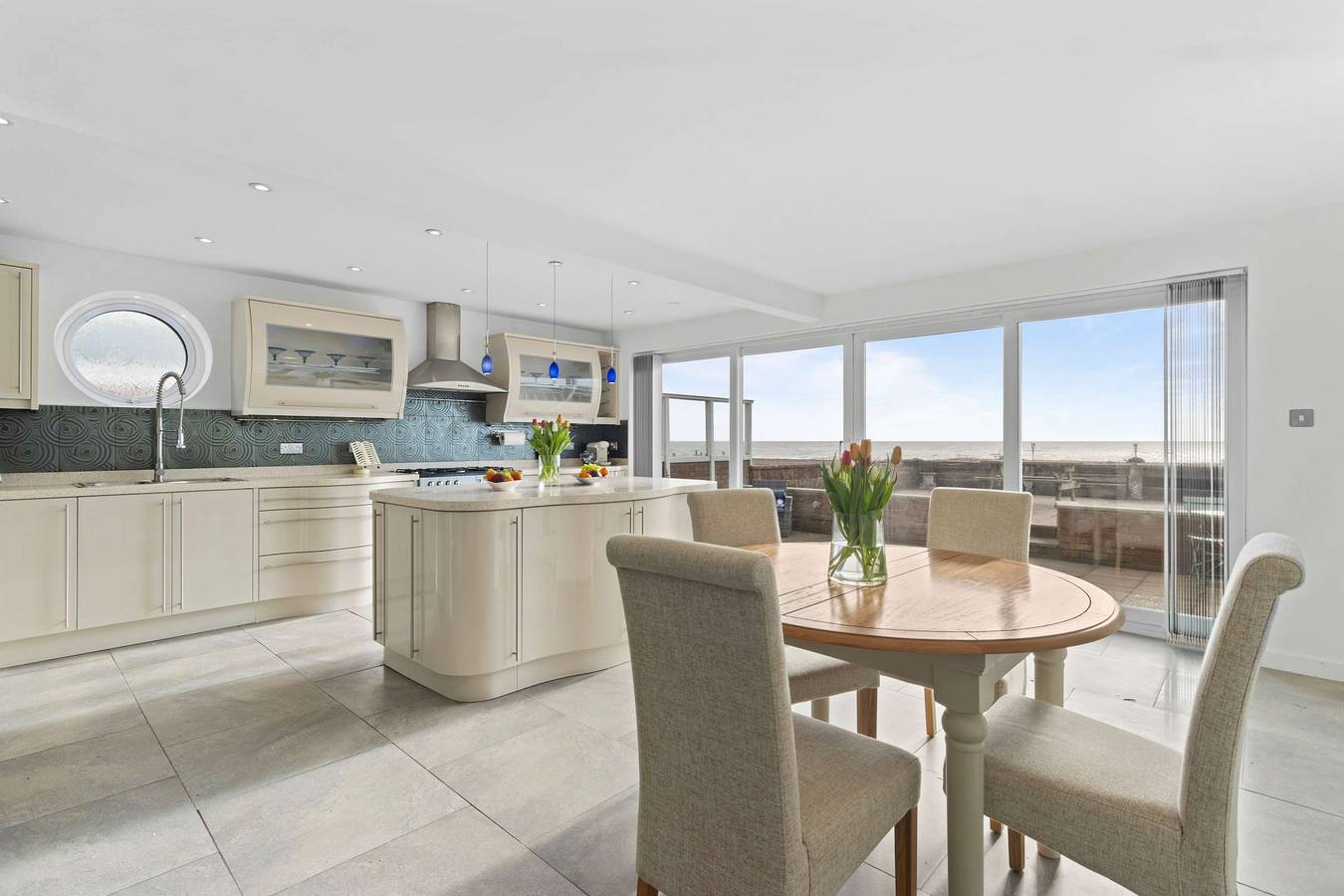 Beachfront Bungalow in Pevensey Bay with Sea Views in Pevensey, East Sussex