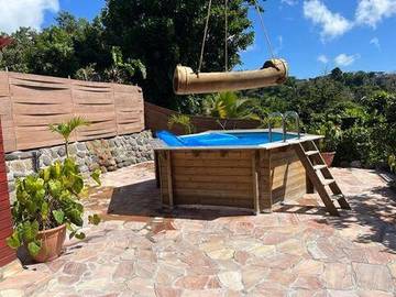 Location de vacances pour 6 personnes, avec terrasse ainsi que vue et piscine à Saint-Claude (Guadeloupe)