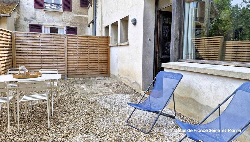 Gîte pour 2 personnes, avec terrasse à Saint-Jean-les-Deux-Jumeaux - 2