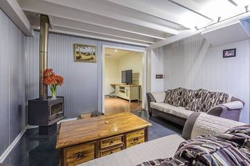 Holiday Home for 10 People in Perth, Western Australia, Photo 3