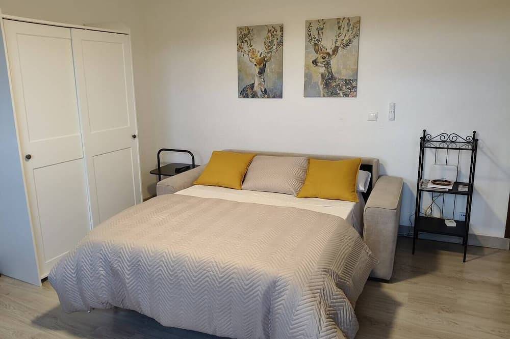 Apartamento entero, Apartamento Rural Encanto Manchego con Vistas en Pueblos Negros · 6 pax in Cogolludo, La Alcarria