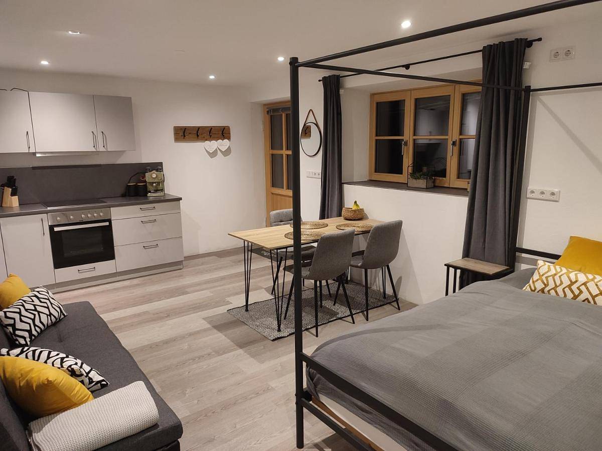 Ganze Wohnung, One-Bedroom Apartment in Raubling, Bayerische Alpen