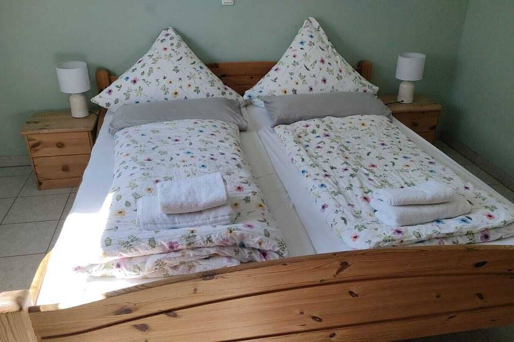 Ganze Wohnung, Ferienwohnung Küche und Schlafzimmer - Mitten im Grünen - 15 Minuten bis Koblenz in Lahnstein, Mittelrhein