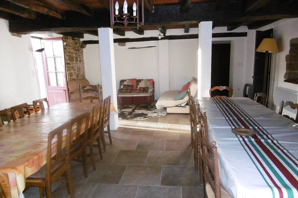 Stay In Farm Basque Done in Jatxou, Bayonne region