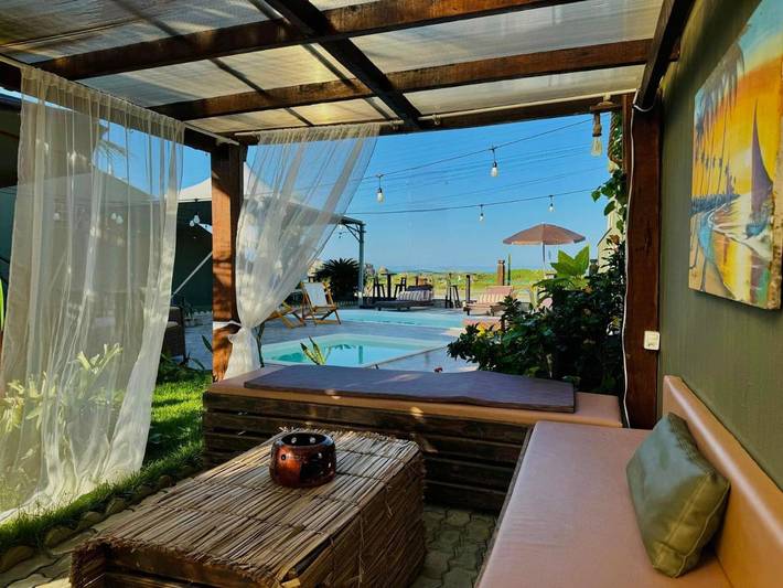 Pousadas para 4 pessoas, com piscina e jardim e ainda jacuzzi and piscina infantil em Praia da Enseada SC