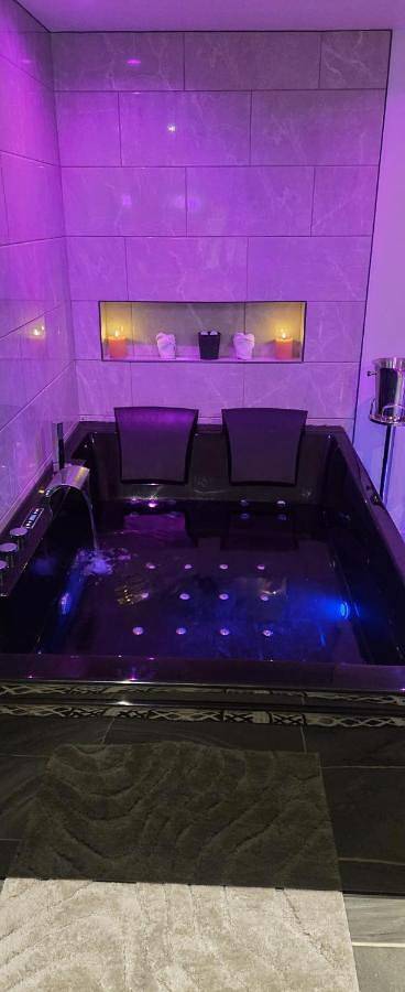 Appartement entier, Loveroom in Ferrières-en-Gâtinais, Région de Montargis