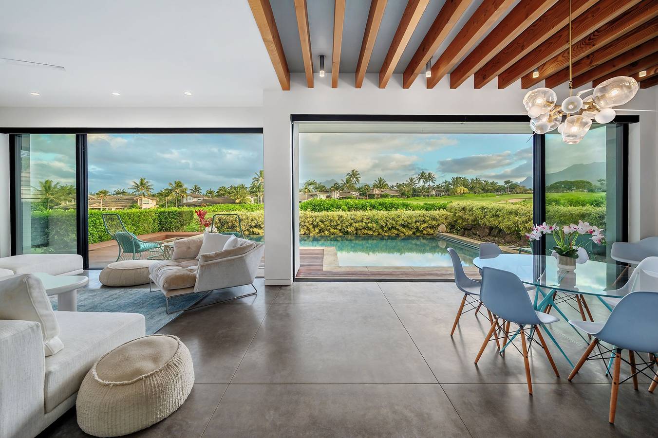 Hale Queen Emma in Princeville in Kalihiwai, Hanalei Bay