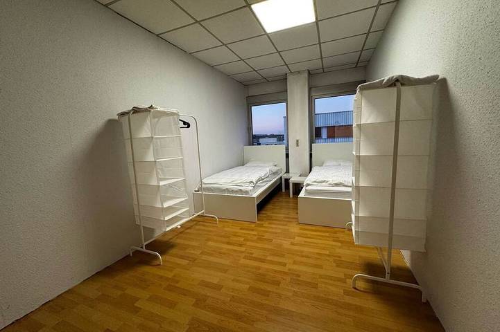 Ganze Wohnung, Dreieich 10 Pers - 8 Einzelzimmer Parkplatz in Dreieich, Landkreis Offenbach