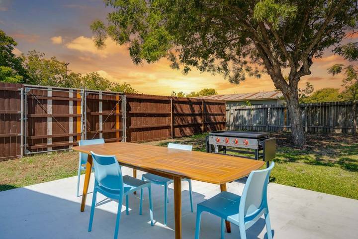 Vacation rental for 16 people, with terrace and pool as well as yard, with pets in Blanco