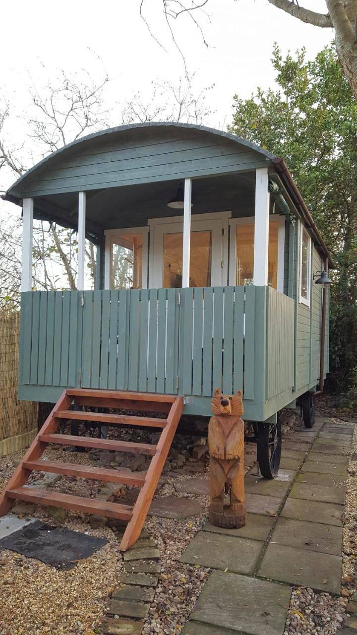 Little England Retreats - Cottage, Yurt and Shepherd Huts in Othery, Somerset