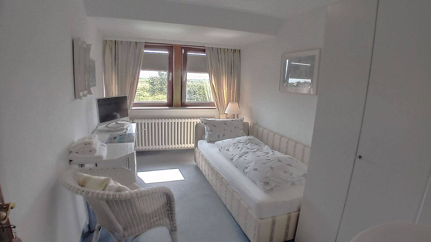 Pension Haus Christine Einzelzimmer Nr. 3, Etagen-Dusche-Wc in Westerland, Sylt (Gemeinde)