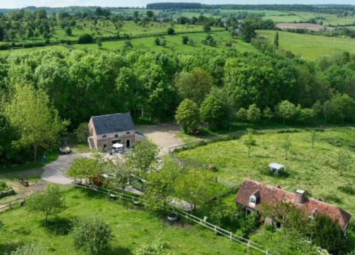 Gîte pour 7 personnes, avec jardin et vue à Champosoult