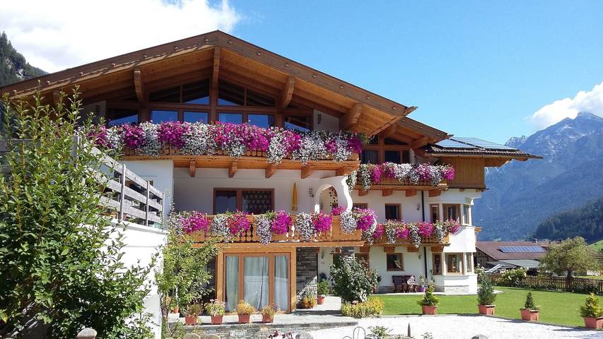 Ferienwohnung für 6 Personen, mit Terrasse und Garten sowie Sauna in Neustift im Stubaital - 2