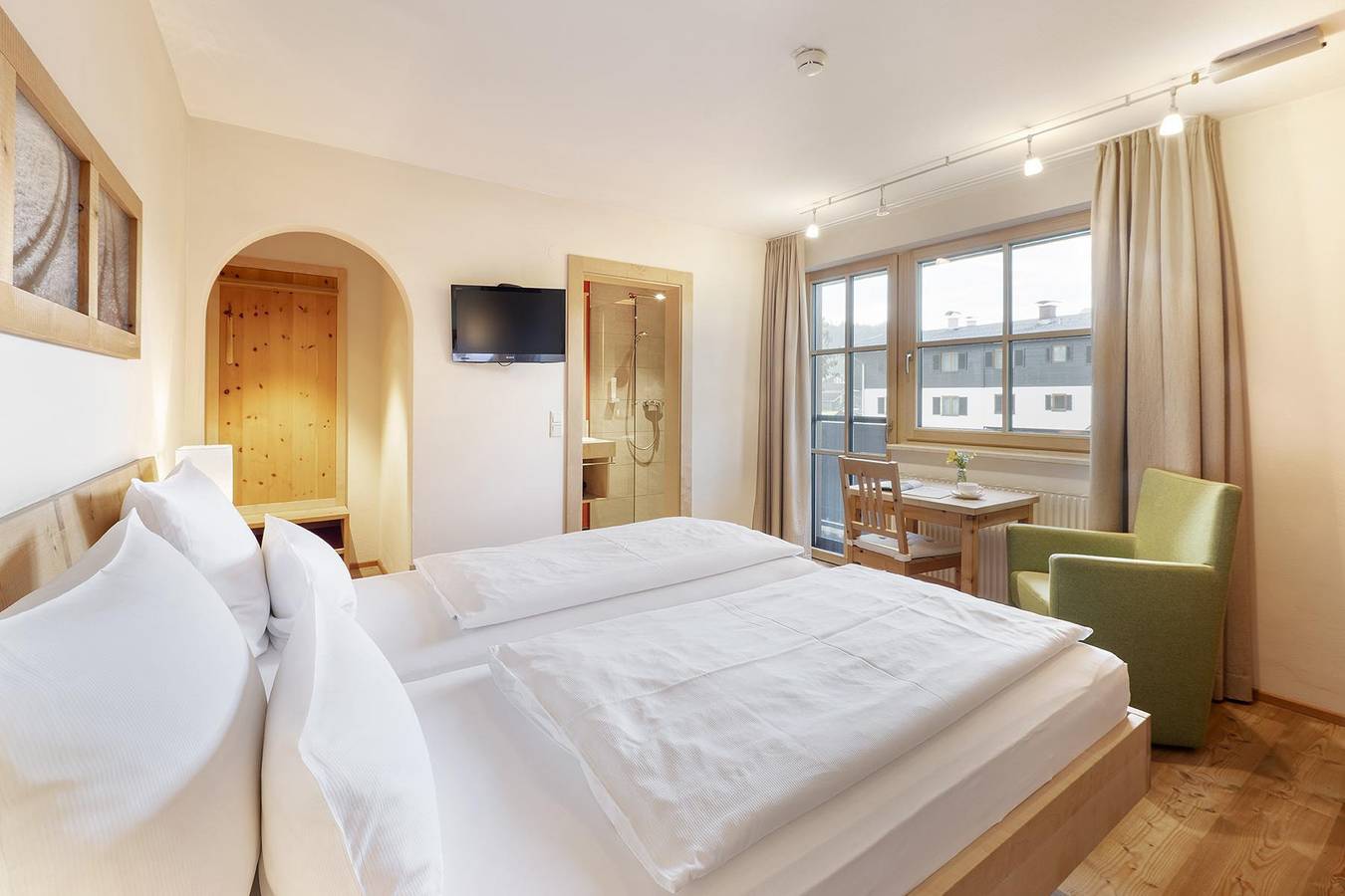 Doppelbettzimmer mit Balkon in Bad Häring, Kaisergebirge