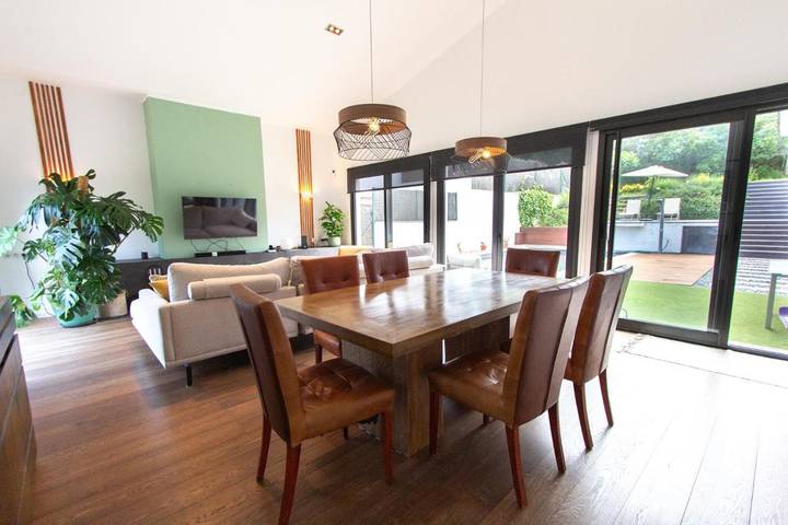 Casa rural para 6 personas, con Balcón y Terraza además de Jardín y Piscina en Sils - 4