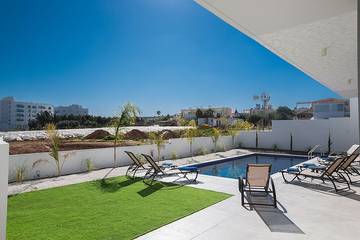 Holiday Rental for 11 People in Protaras, South Cyprus, Photo 4