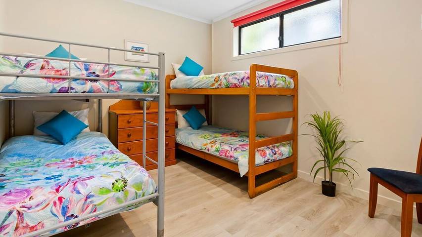 Holiday home for 21 people, with balcony and garden in Rosebud