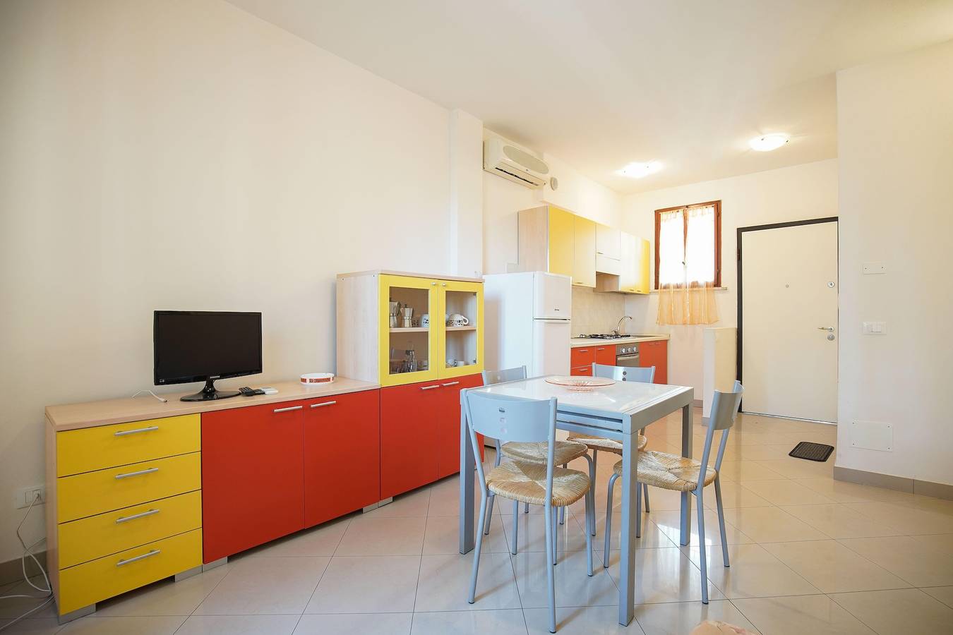 Appartamento intero, Affittasi Trilocale In Zona Centrale - A Lido Estensi - Vicino Al Mare Con Ascensore in Lido degli Estensi, Provincia di Ferrara