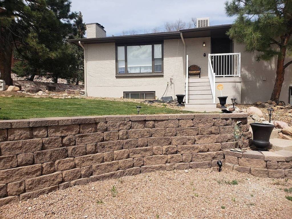 Front Range View, 7 Mins to Downtown in Stratmoor Hills, Stratmoor