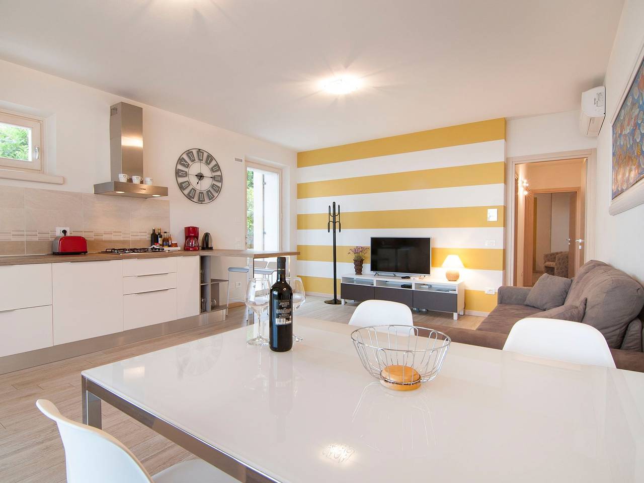 Ganze Wohnung, Flacher Sonnenuntergang in Torri del Benaco, Gardasee-Berge