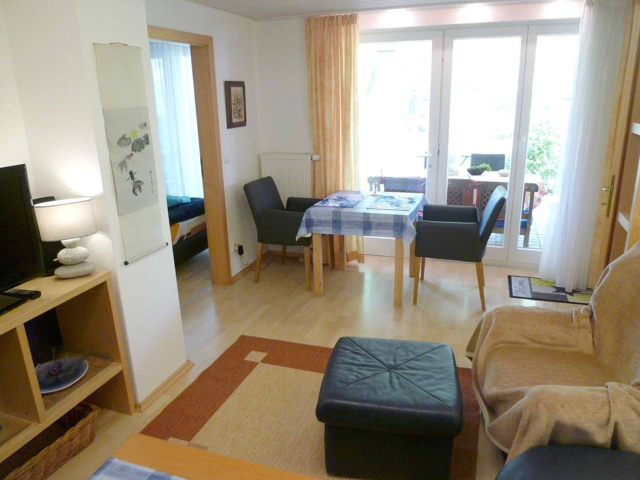 Ganze Ferienwohnung, Villa Romantica Gartenwohnung, 300 m zur Ostsee, Wlan in Koserow, Bernsteinbäder