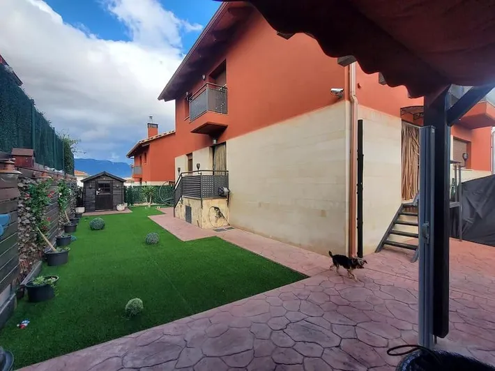 Casa de vacaciones para 8 personas, con jardín además de vistas y piscina, Familias con niños - 1