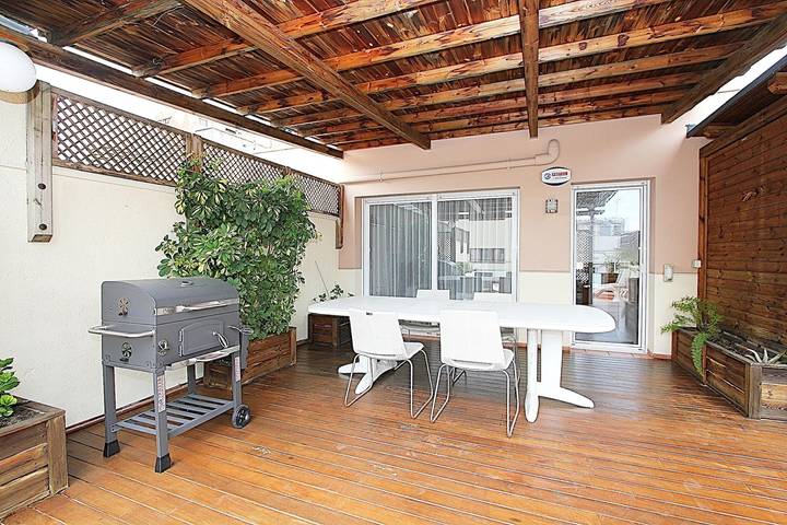Appartamento intero, Appartamento di 110 m2 su due piani, ampio terrazzo, 100 metri dalla spiaggia, aria condizionata, parcheggio, in Central Lloret de Mar, Lloret de Mar