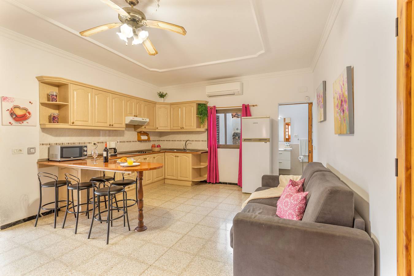 Casa Vacacional 'Vivienda 1' con Vista a la Montaña, Piscina Compartida y Terraza Privada in San Bartolomé de Tirajana, Gran Canaria Sur