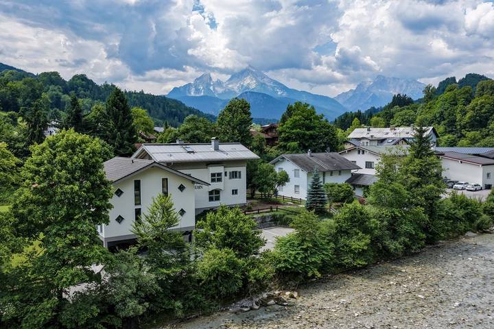 Ferienwohnung für 3 Personen, mit Balkon und Whirlpool sowie Terrasse und Garten in Berchtesgaden