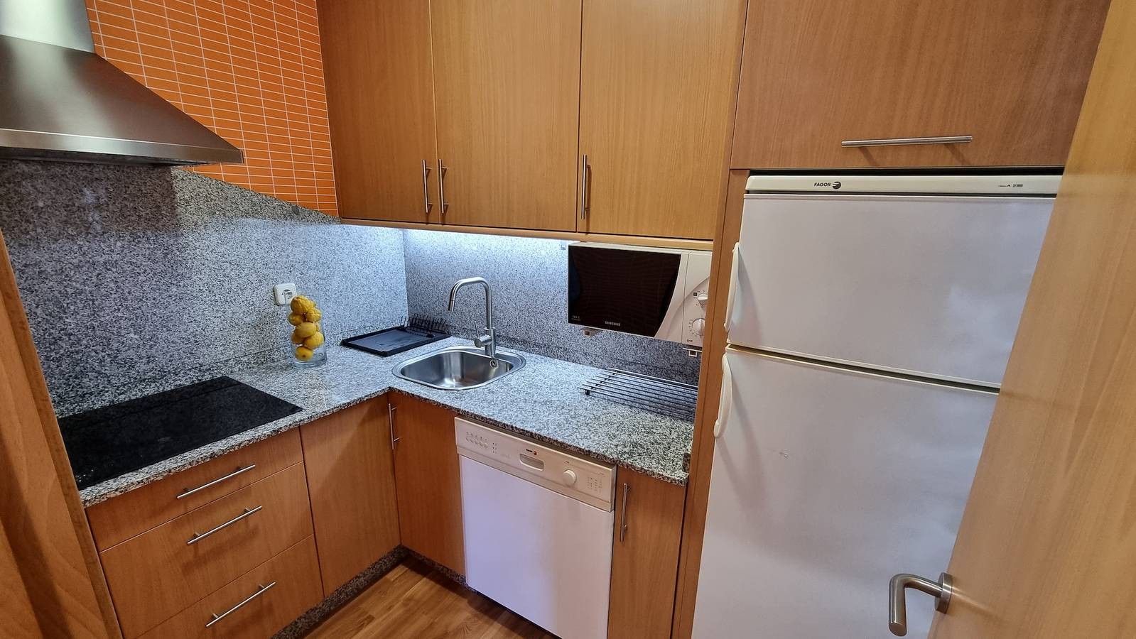 Entire holiday apartment, 2 Bed Flat - Sleeps 6 - Pets - Pool - Parking in Galician Coast
