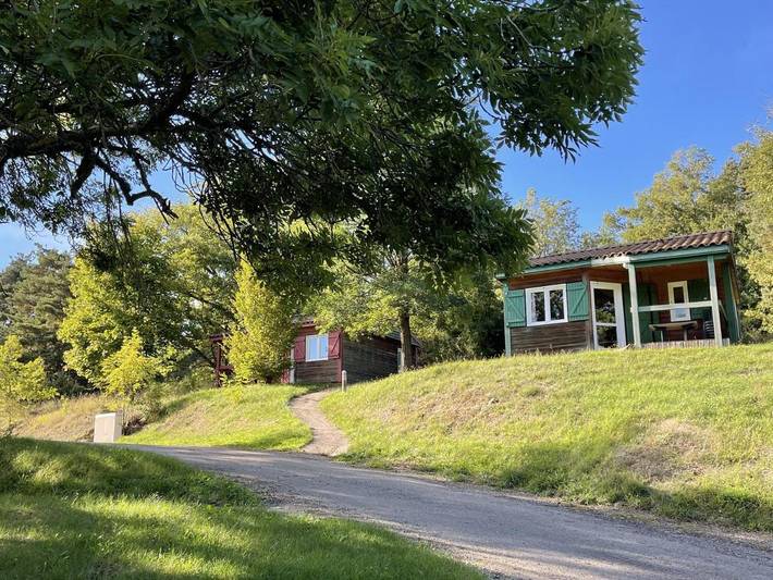 Location de vacances pour 6 personnes, avec vue ainsi que jardin et terrasse à Saint-Georges (Cantal) - 2