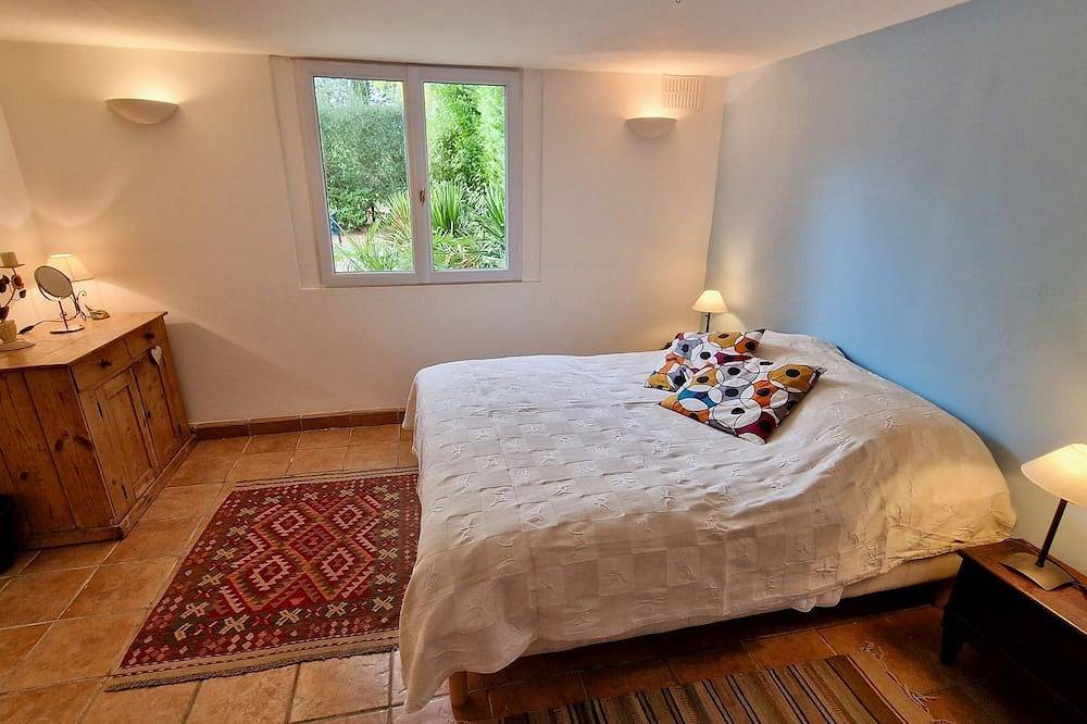 Villa 160m², swimming pool and large unoverlooked garden in Margon, Béziers region