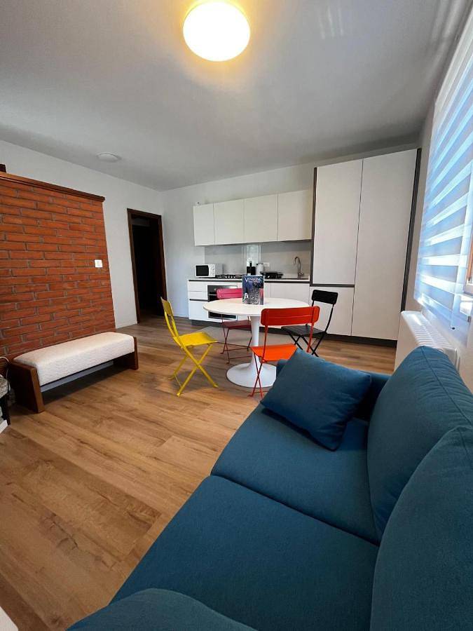 Gîte pour 5 personnes, avec vue ainsi que vue sur le lac et terrasse à Venzone