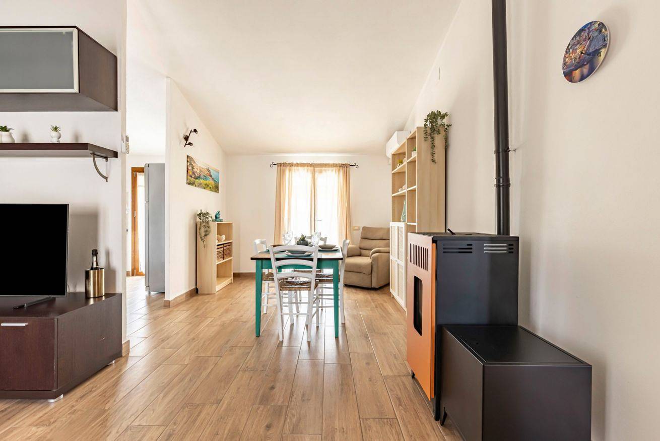 Entire apartment, A casa di nonna Lella - Private Garden & Parking in Piano di Vezzano, Santo Stefano di Magra