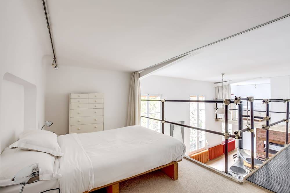 Appartement entier, Unit 010 St Germain des Près Duplex 6 pax in Paris, Île de France
